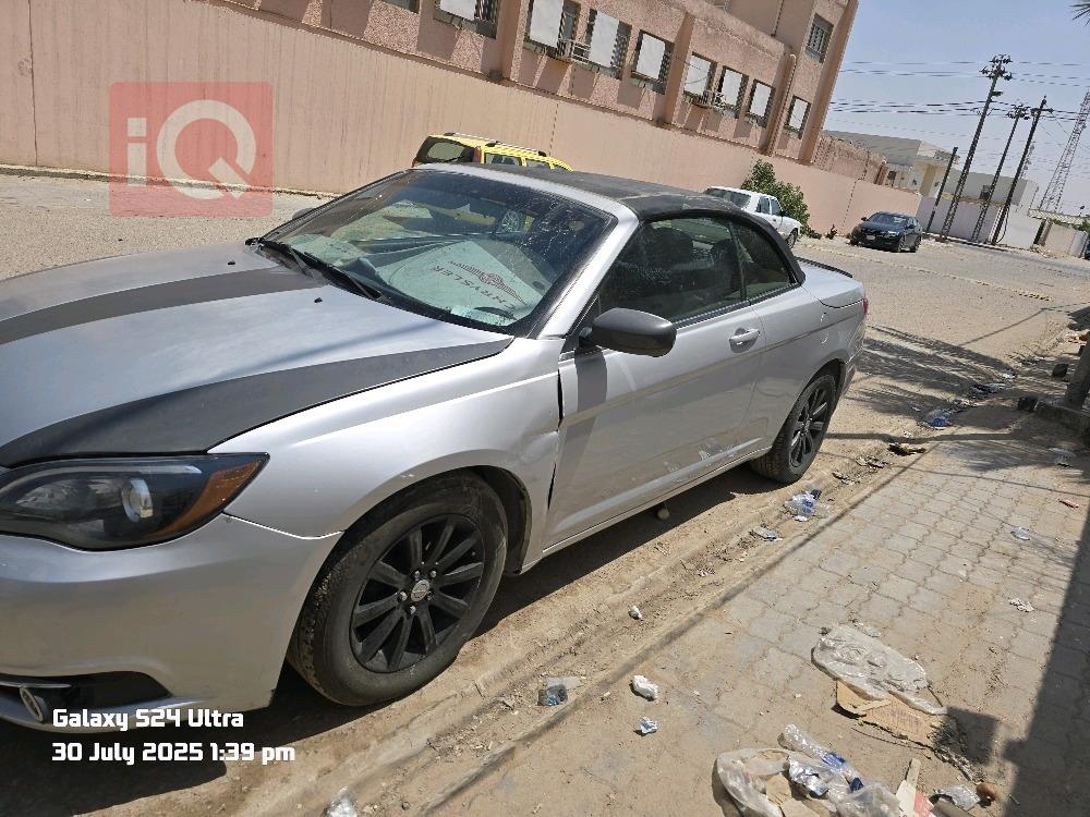 کرایسلەر 200